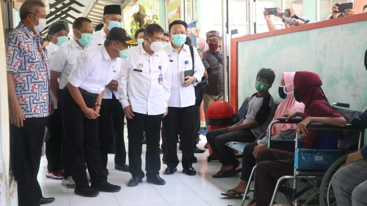Menko PMK Muhadjir Effendy saat mengunjungi Rumah Sakit Umum Daerah (RSUD) Brebes Jawa Tengah, Rabu (30/9/2020)