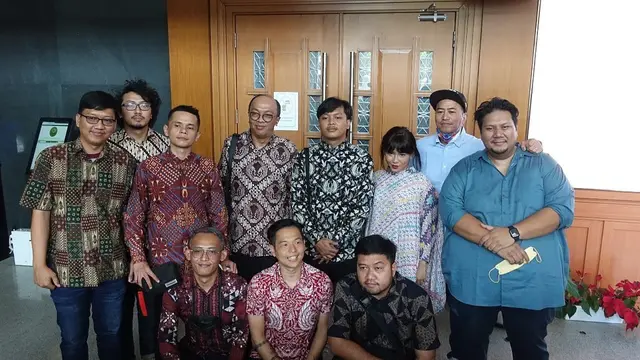Para Komika Tanah Air saat mendatangi Pengadilan Niaga di Jakarta Pusat