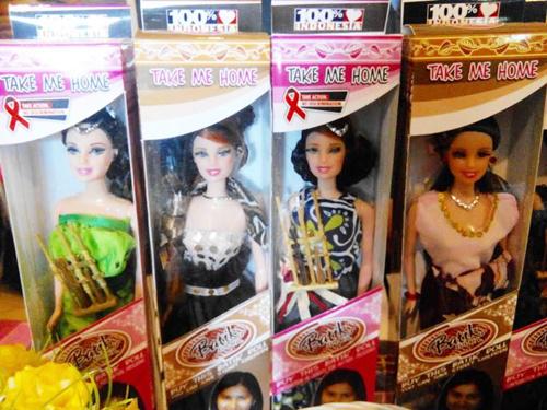Barbie lokal berbaju batik dan berhijab | Photo: Copyright Doc Vemale.com