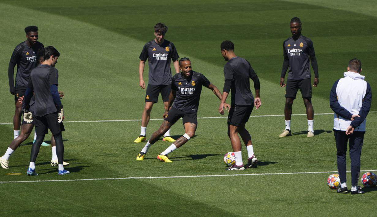 Partai ini masih cukup terbuka. Sebab, pada leg pertama di Jerman, Madrid dan Bayern bermain imbang 2-2. (AP Photo/Paul White)