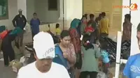 [VIDEO] Kesal Tertipu Arisan Daging, Warga Karawang Jarah Rumah