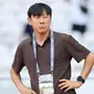 Reaksi kecewa pelatih Timnas Indonesia, Shin Tae-yong saat menghadapi Irak pada laga Grup F putaran kedua Kualifikasi Piala Dunia 2026 zona Asia di Stadion Utama Gelora Bung Karno (SUGBK), Senayan, Jakarta, Kamis (6/6/2024). (Bola.com/M Iqbal Ichsan)