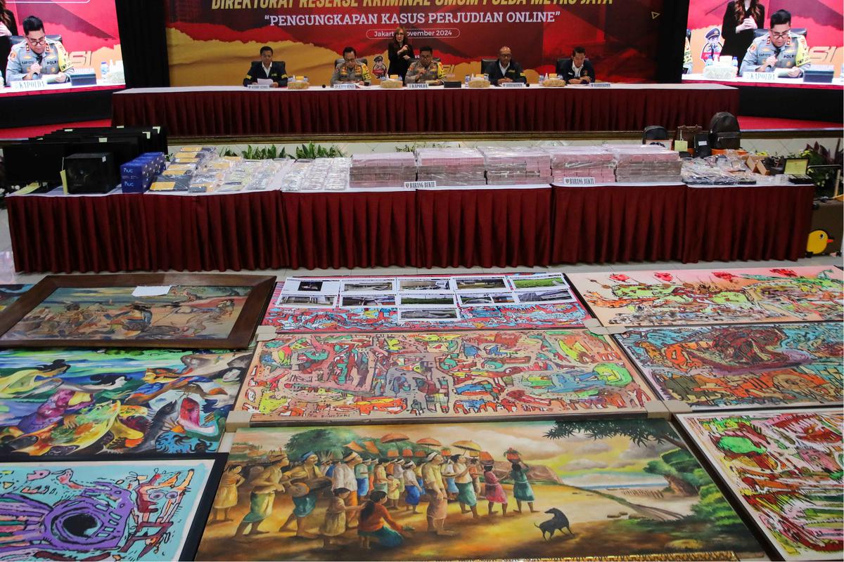 Polisi rilis 24 tersangka kasus judol yang libatkan pegawai Komdigi