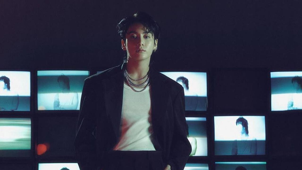 ARMY Wajib Tau! Deretan Produk Skincare yang Dipakai Golden Maknae BTS