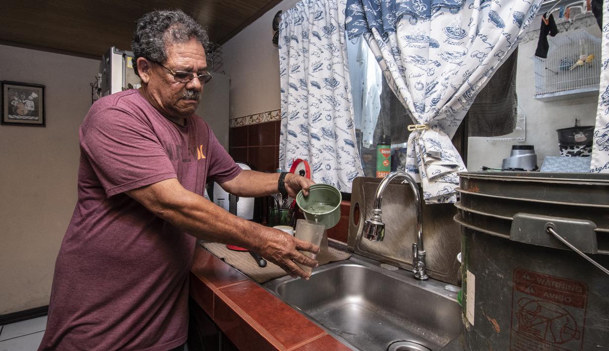 Penjatahan berlangsung dari Senin, 10 Juli hingga Minggu, 16 Juli selama delapan jam. (Ezequiel BECERRA / AFP)