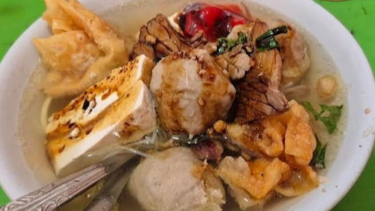 Satpol PP Tutup Warung Bakso Remaja Gading Solo