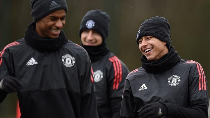 Dua pemain Manchester United asal Inggris, Marcus Rashford dan Jesse Lingard. (AFP/Oli Scarff)