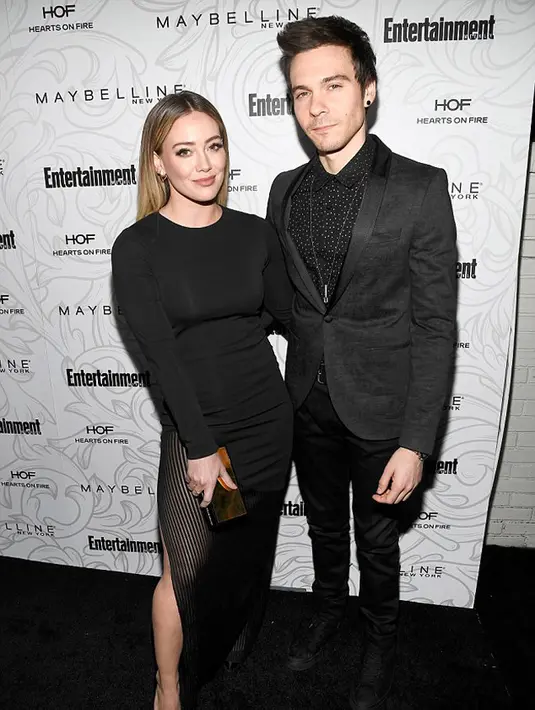 Sebelum menjalin kasih dengan Matthew Koma, Hillary Duff sempat berpacaran dengan seorang pria bernama John Walsh. Kabar berpisahnya Duff dan Walsh pun tidak disertai dengan alasan dan penyebabnya. (doc.dailymail.com)