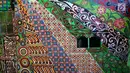 Lukisan batik yang menghiasi rumah bagian depan di kampung warna-warni Kelurahan Kesatrian, Kota Malang, Minggu (5/11). Lukisan di kampung tersebut melibatkan komunitas mural dan seniman. (Liputan6.com/Fery Pradolo)