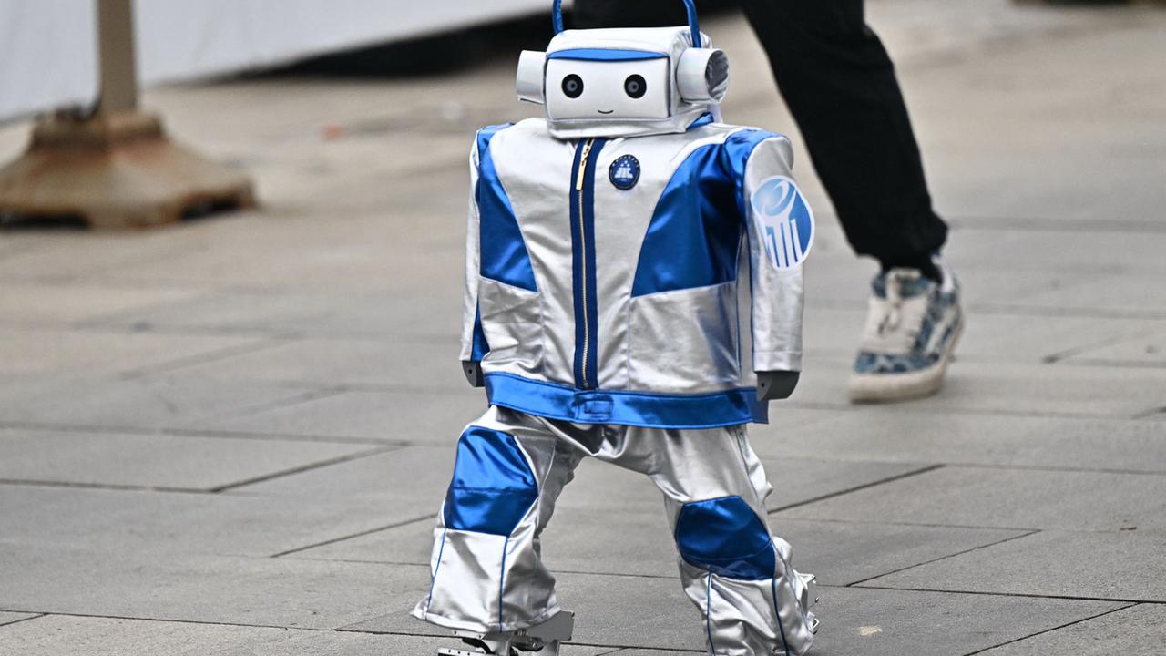 FOTO:  Pertama di Dunia! Puluhan Robot Humanoid Mengikuti Ajang Lomba Lari Setengah Marathon