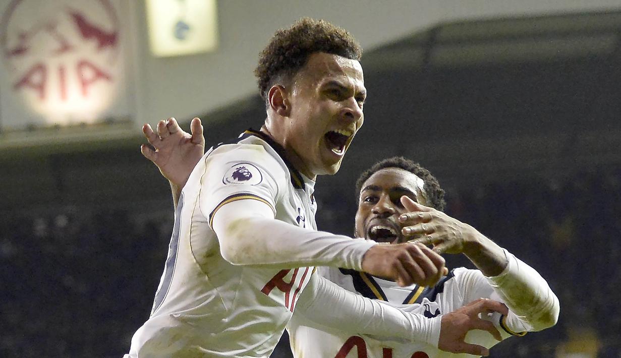 Pemain Tottenham, Dele Alli berada pada peringkat kedua dengan 17 gol, sama dengan rekan-rekannya gol Dele Alli terjadi pada semua kompetisi selama musim 2016-2017. (EPA/Hannah Mckay)