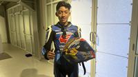 Pembalap muda&nbsp;Yamaha Zyrof 47 Racing Team, Arai Agaska Dibani Laksana, meraih juara&nbsp;bLu cRU Yamaha Sunday Race Mandalika 2023 kategori R15 Idemitsu Junior Pro, Sabtu (16/12/2023), di Sirkuit Mandalika, Lombok, Nusa Tenggara Barat. (Bola.com/Gregah Nurikhsani)