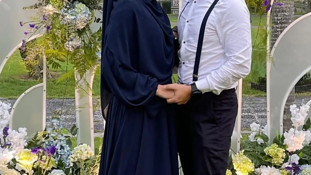 Potret mesra Dhini Aminarti dan Dimas Seto