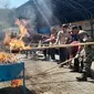 Pemusnahan rokok ilegal dan miras  di Kantor Bea Cukai Banyuwangi (Hermawan Arifianto/Liputan6.com)