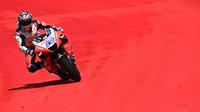 Pembalap Pramac Ducati, Jorge Martin, menjadi yang tercepat pada sesi kualifikasi MotoGP Austria yang digelar di Sirkuit Red Bull Ring, Sabtu (14/8/2021) malam WIB. (AFP/Joe Klamar)