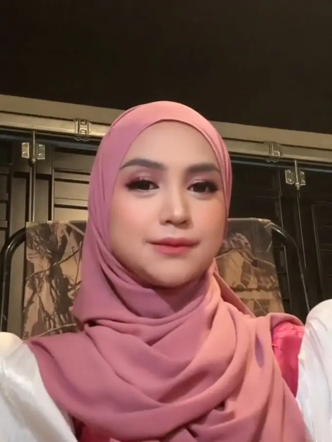 Ria Ricis belum lama ini mengunggah video barunya di media sosial, netizen pun salfok dikira Irish Bella