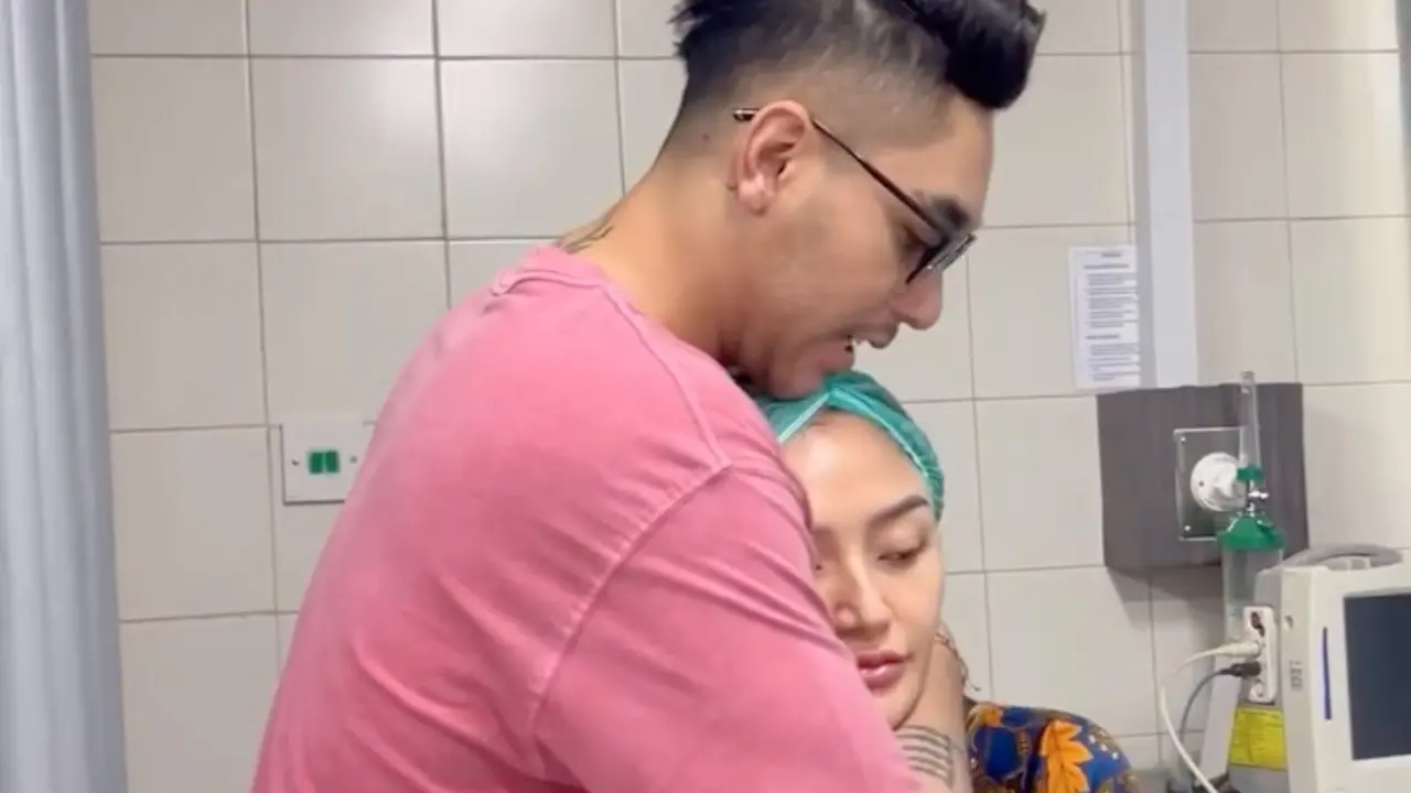 Siti Badriah dan Krisjiana Baharudin