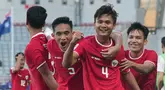 Pemain Timnas Indonesia U-23 merayakan gol yang dicetak oleh Komang Teguh ke gawang Australia pada laga Grup A Piala Asia U-23 2024 di Stadion Abdullah bin Khalifa, Doha, Kamis (18/4/2024). (Dok. PSSI)