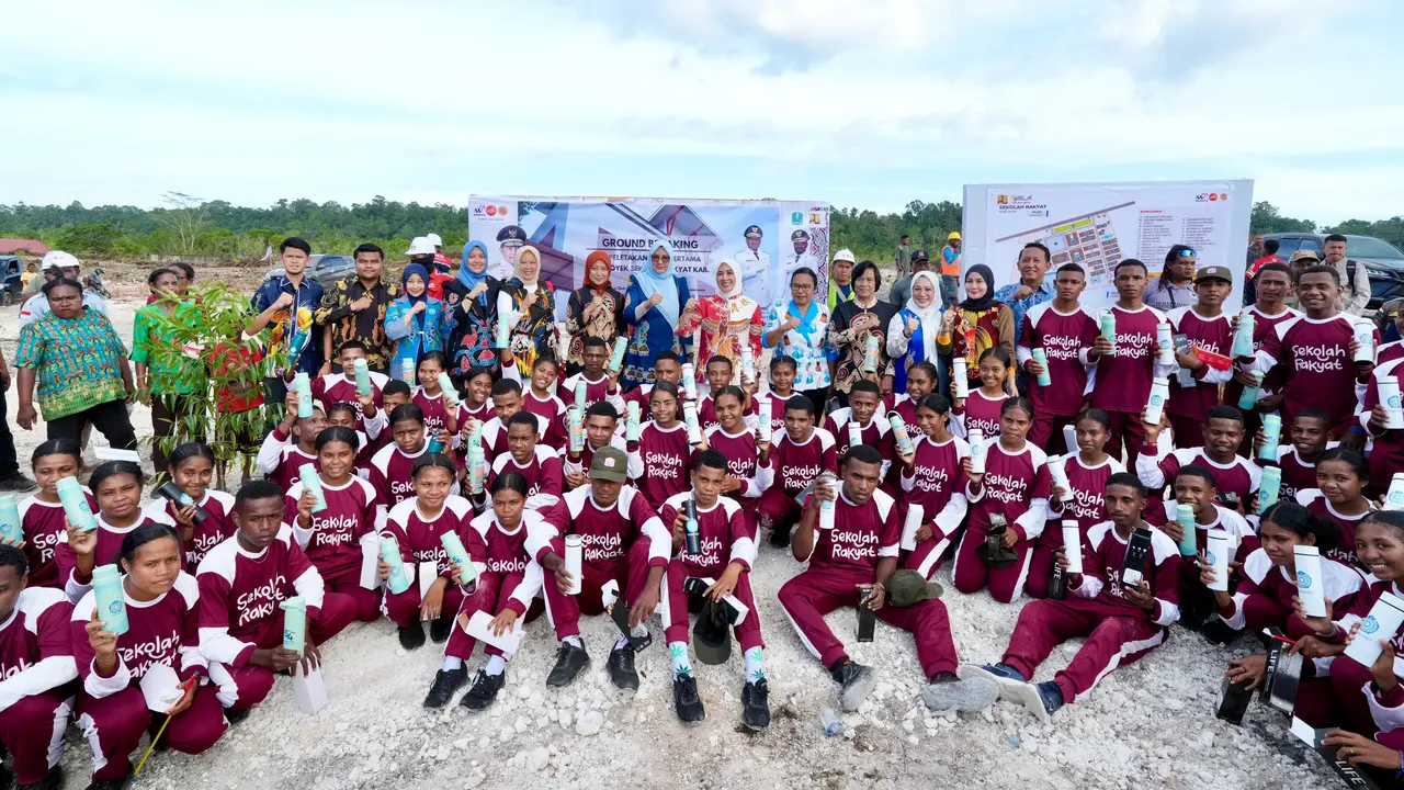 Ketum TP PKK Perkuat Sekolah Rakyat Lewat Bantuan ke Siswa dan Guru di Biak