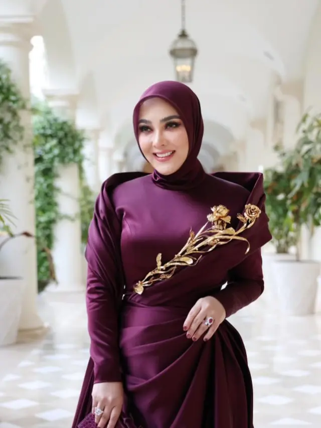 Model Gaun Couture Muslim Ungu Syahrini