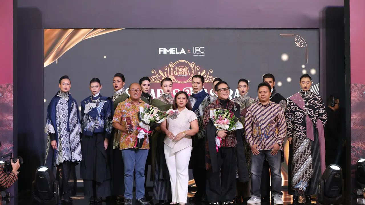 CERITA WASTRA : Upaya Pertamina Dorong Glokalisasi Batik Lewat Koleksi From The East dari Deden Siswanto