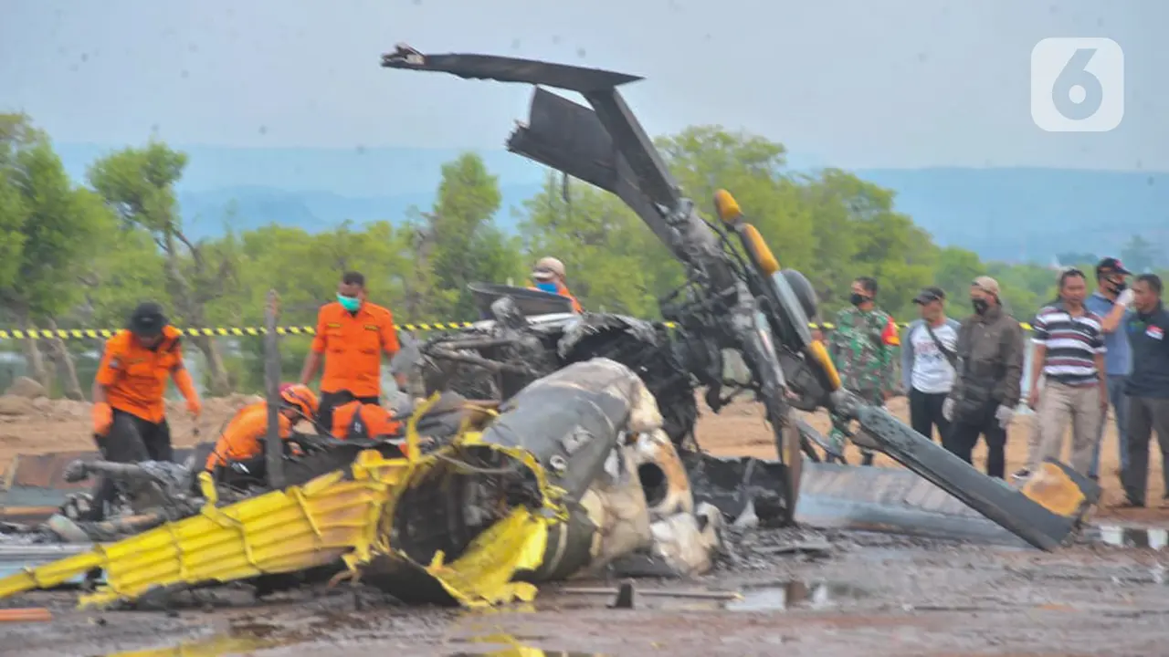 Warga Kendal Padati Area Helikopter yang Jatuh