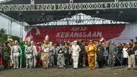 Anies-Sandi Beri Angpau saat Parade Kebangsaan di Monas
