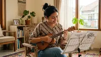 Cara Bermain Ukulele untuk Pemula: Panduan Lengkap dari Menyetel hingga Mengiringi Lagu