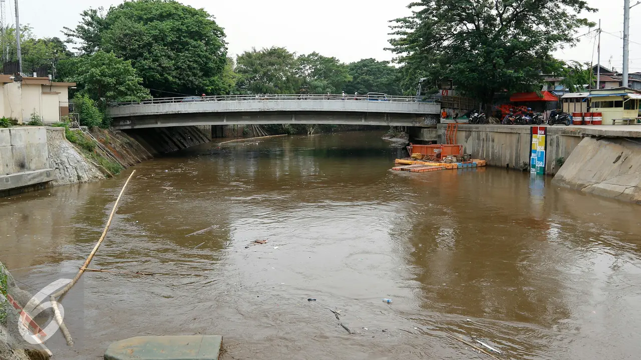 20151109-Air-Pintu-Mwnggarai-Jakarta-YR