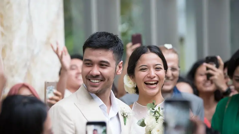 [Bintang] Chicco Jerikho dan Putri Marino