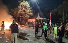 Terungkap! Detik-detik Kerusuhan Makassar: Kantor DPRD Dirusak, Puluhan Mobil Ludes Terbakar dalam Aksi Anarkis