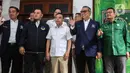 Ketua Harian DPP Partai Gerindra Sufmi Dasco Ahmad (tengah) bersama Wakil Ketua Umum Partai Nasdem Ahmad Ali (kedua kanan) usai melakukan pertemuan di Sekretariat Bersama Gerindra-PKB, Jakarta, Kamis (26/1/2023). Pertemuan petinggi Gerindra-PKB-Nasdem tersebut untuk bersilahturahmi antarpartai politik jelang Pemilu 2024 sekaligus membahas koalisi perubahan Indonesia Raya yang diharapkan memberi dampak positif agar persatuan dapat terjaga. (Liputan6.com/Johan Tallo)