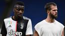 Gelandang Juventus, Blaise Matuidi, Miralem Pjanic, tampak kecewa usai timnya kalah saat menghadapi AC Milan pada laga lanjutan Serie A di San Siro, Rabu (8/7/2020) dini hari WIB. Juventus kalah 2-4 atas AC Milan. (AFP/Miguel Medina)