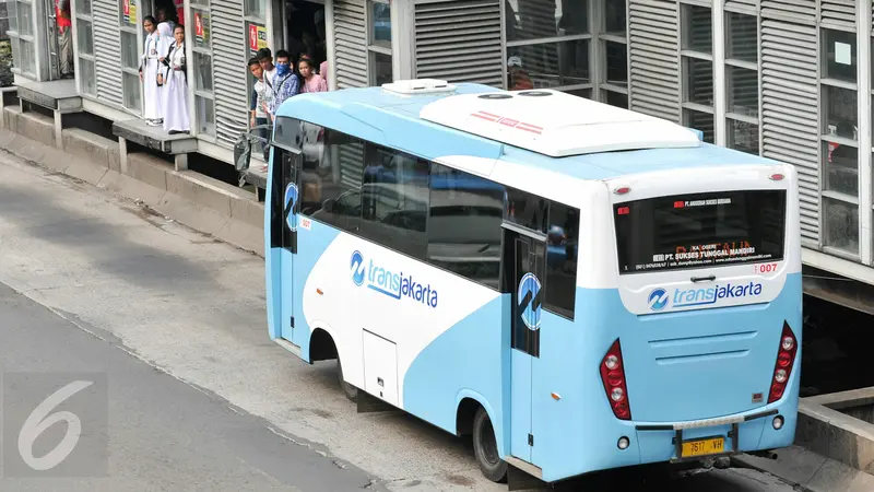 20160104-Tarif BKTB Transjakarta Turun Harga-Jakarta-Yoppy Renato