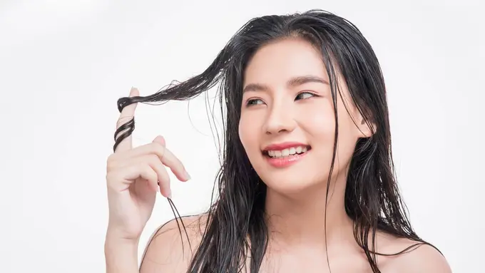 Marinating Hair Care: Langkah Simple untuk Rambut Lembut dan Lebih Mudah Diatur [Dok/freepik.com]