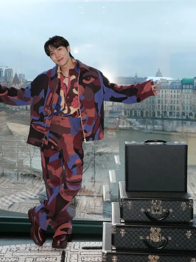 Jhope jadi brand ambassador Louis Vuitton