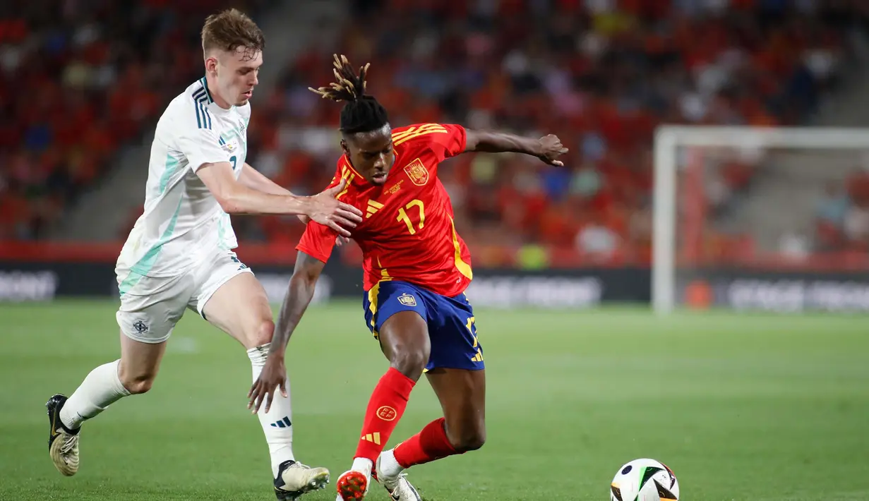 Sempat tertinggal lewat di awal laga, timnas Spanyol bangkit dan mendominasi jalannya pertandingan. (JAIME REINA/AFP)