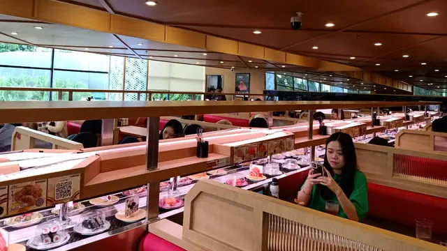 Menu Sushi Menggoyang Lidah ala Sushiro, Tak Sadar Piring Menumpuk Tinggi di Meja