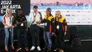(Ki-Ka) Head of DHL Global Forwarding Motosport Manuela Gianni, President Director DHL Supply Chain Indonesia Sivananthan SKS, Chief Commercial Officer (CCO) Formula E Matt Scammell,  Senior Technical Advisor DHL Express Ahmad Mohamad dan President Director DHL Global Forwarding Indonesia Vincent Yong berbincang di sela-sela konfrensi pers DHL dukung balapan sebagai mitra logistik resmi di Jakarta, Kamis (02/06/2022). (Liputan6.com/Pool/DHL)