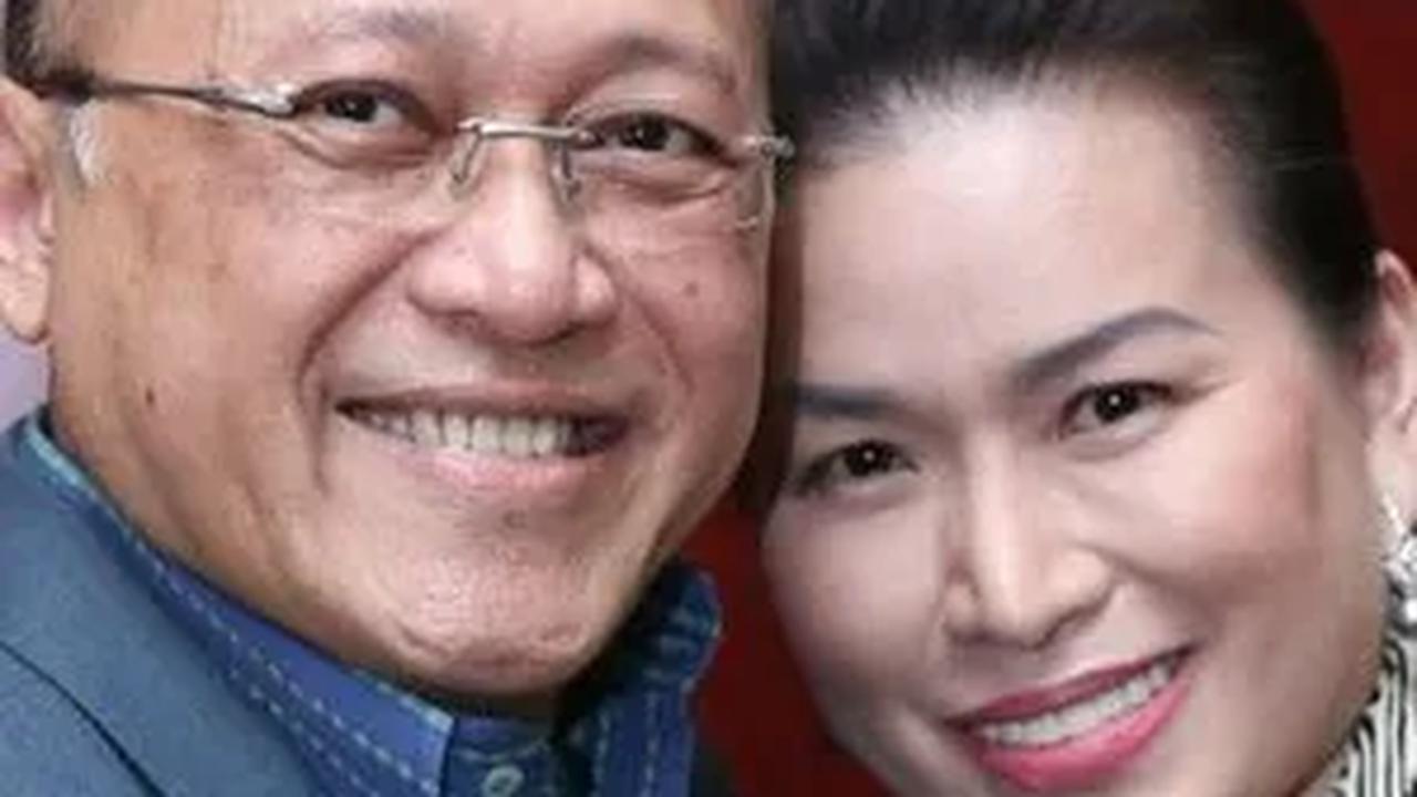"Beliau selaku BA sekaligus juga istrinya jadi ada dua yang bersangkutan. Ada perjanjian sebelumnya bahwa yang bersangkutan menjanjikan dan mengiming-imingi dengan menggunakan jasa beliau," kata dia.