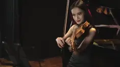 Anugerah Perempuan Hebat Indonesia 2021 diramaikan dengan dua perempuan Athaya dan Anya, yang tergabung dalam duo klasik Athayanya turut menyumbangkan aksinya. Perpaduan piano klasik dan biola mereka mengasilkan bunyi-bunyi yang begitu harmonis.