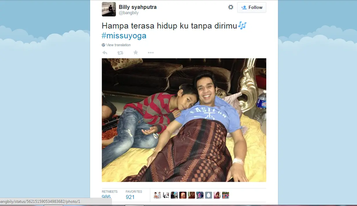 Olga tampak bersama dengan seorang anak lelaki. Dalam tweetnya Billy menulis Hampa terasa hidup ku tanpa dirimu #missuyoga (1/2/2015).(Twitter.com/@bangbily)