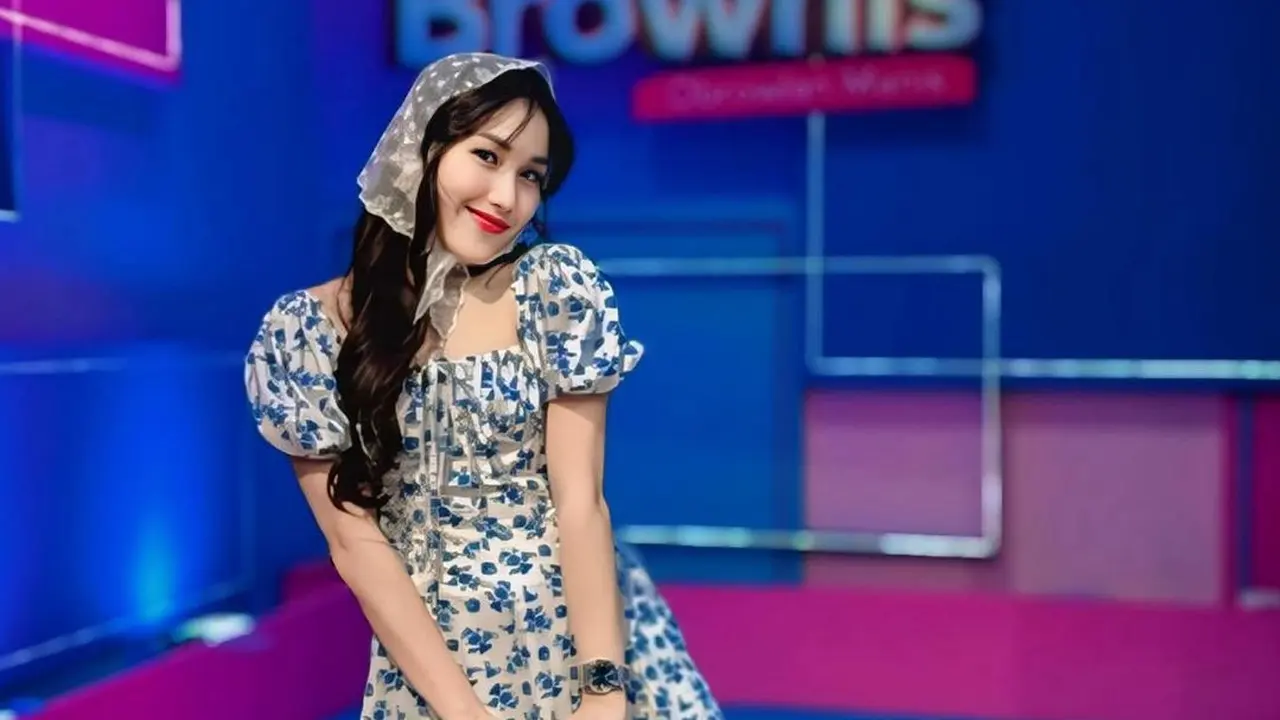 Ayu Ting Ting dalam padu padan outfit yang menawan (Instagram/ayutingting92)