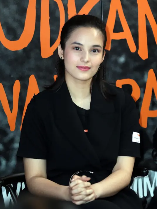 "Jujur saya pengen banget sih kalau dikasih kesempatan bisa ngajar, mungkin mengajar bahasa Inggris. Kalau untuk ngajar sih, saya ingin ngajar bahasa Inggris untuk anak Papua," pungkasnya. (Deki Prayoga/Bintang.com)