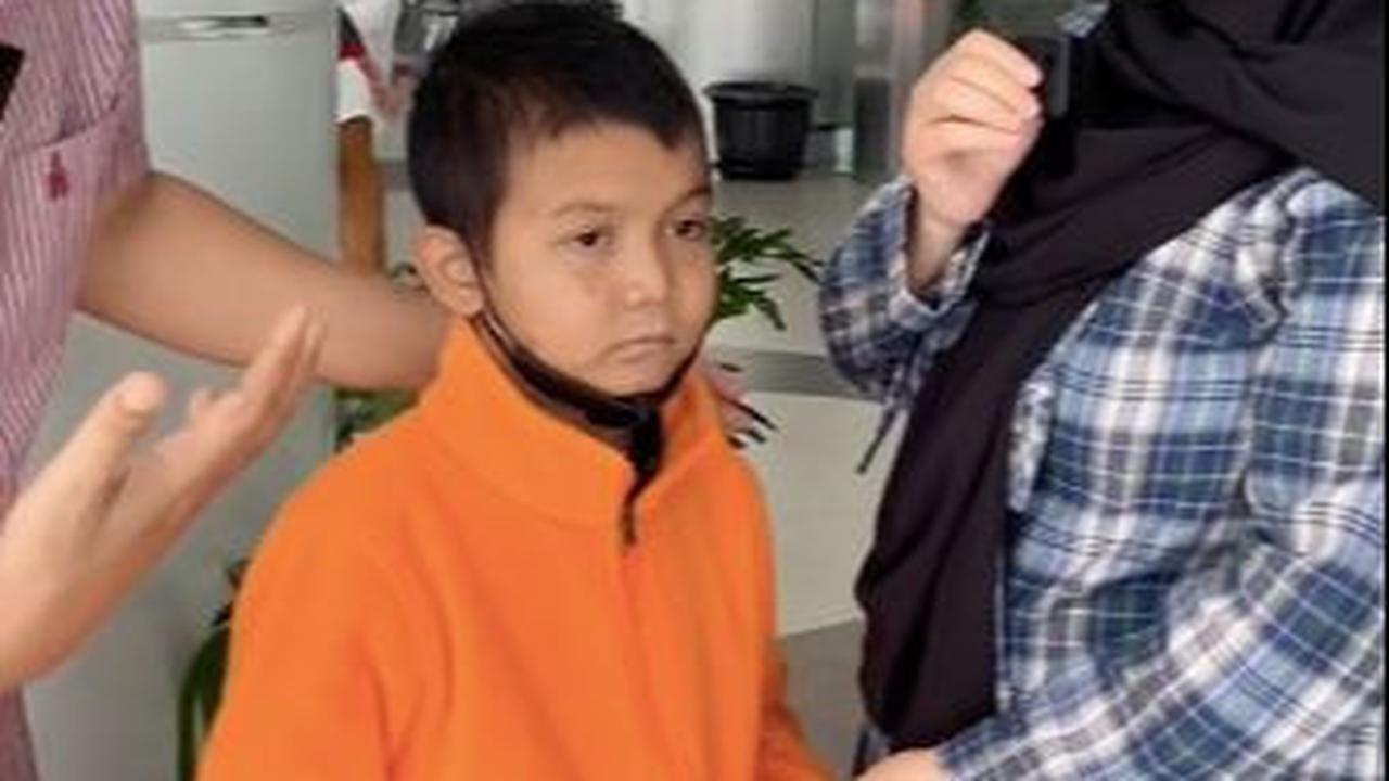 Gejala awal yang dialami Raihan adalah tidak bisa buang air kecil atau kencing.&nbsp; Kemudian ketika diperiksa dokter divonis gagal ginjal.<br>