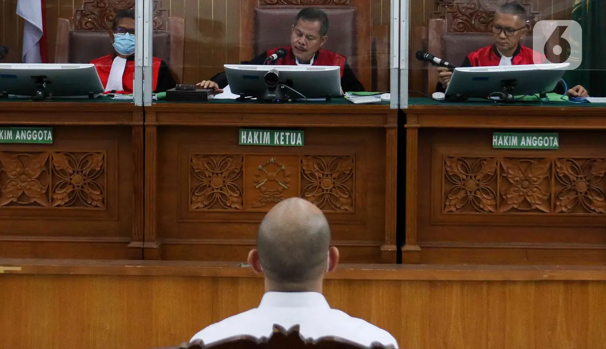 Mantan Kasubbagriksa Baggak Etika Rowabprof Divisi Propam Polri Baiquni Wibowo menjalani sidang pembacaan putusan di PN Jakarta Selatan, Jumat (24/2/2023). Majelis hakim PN Jaksel menilai Baiquni telah terbukti turut serta melakukan obstruction of justice atau perintangan penyidikan terkait penanganan perkara pembunuhan berencana Nofriansyah Yosua Hutabarat alias Brigadir J. (Liputan6.com/Herman Zakharia)
