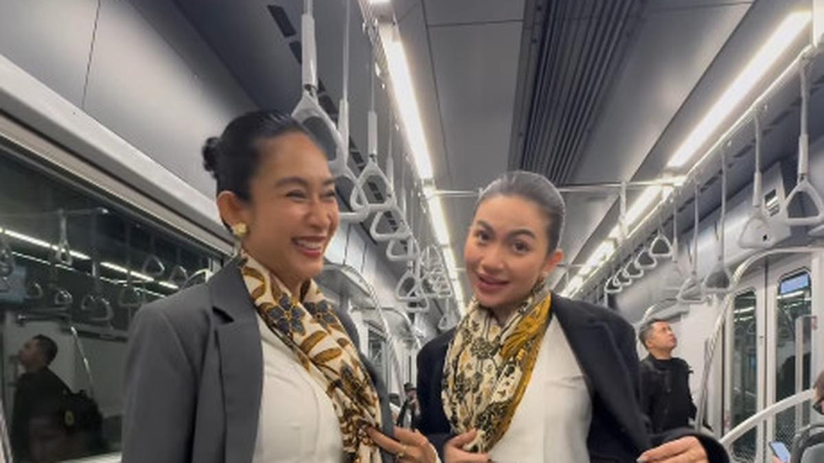 Pesona Ayu Happy Salma dan Ariel Tatum Naik Kereta Jepang, Tampil Eksotis Khas Perempuan Indonesia dengan Kebaya