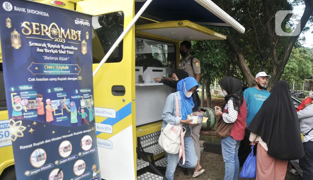 Masing-masing sebanyak 100 lembar untuk memenuhi kebutuhan Idul Fitri 1444 H. (merdeka.com/Iqbal S. Nugroho)
