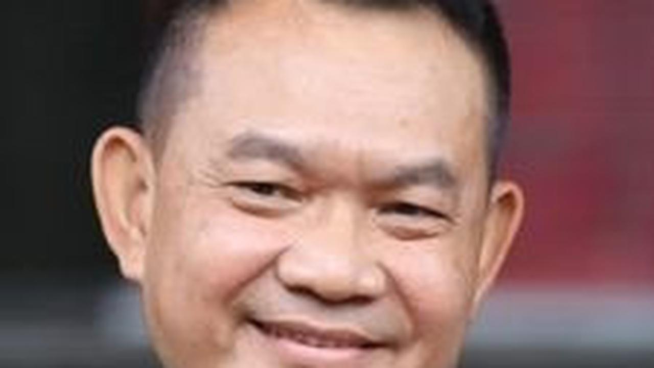 "Saya kira, hingga saat ini jika tidak ada kejutan, mereka memiliki peluang lebih besar untuk masuk bursa Kasad berikutnya. Kejutan seperti apa? Ya kita masih harus melihat gelombang mutasi TNI pada Agustus atau September mendatang," kata Pengamat militer