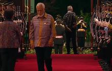 Disambut Hangat, PM Xanana Membungkuk Lalu Cium Tangan Menteri Cantik Retno